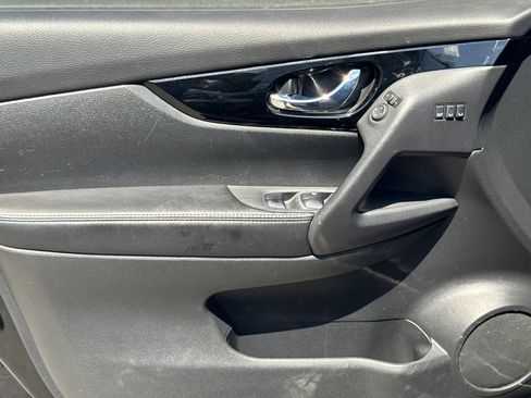 Used 2022 Nissan Rogue Sport SL w/ Premium Package image 10