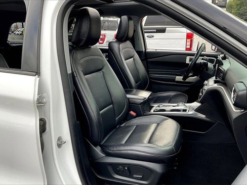 Certified 2020 Ford Explorer XLT w/ Equipment Group 202A image 6