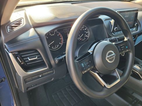 Used 2021 Nissan Rogue SV image 26