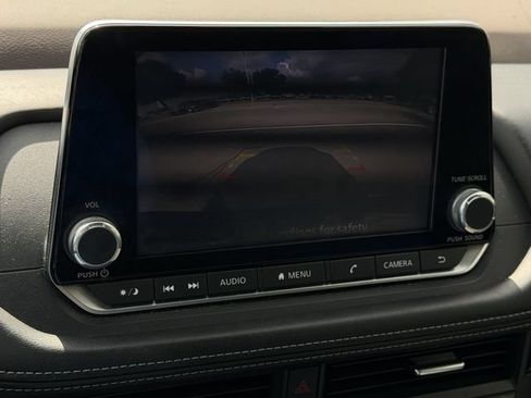 Used 2021 Nissan Rogue S FWD image 17