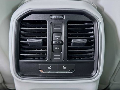 New 2026 Porsche Macan image 27