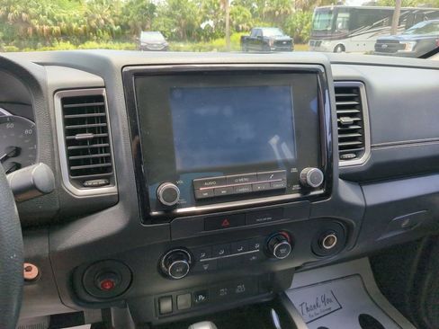 Used 2022 Nissan Frontier SV w/ Technology Package RWD image 23