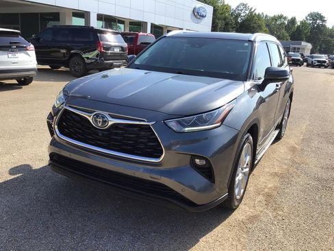 Used 2021 Toyota Highlander Limited AWD/4WD image 5