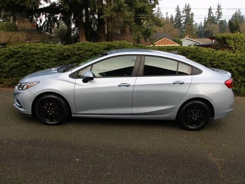 Used 2018 Chevrolet Cruze LS image 13