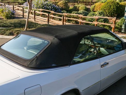 Used 1995 Mercedes-Benz E 320 Convertible image 38