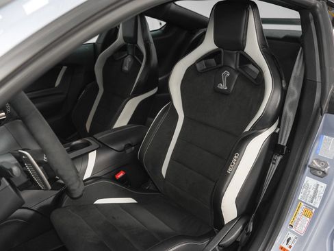 Used 2022 Ford Mustang Shelby GT500 w/ Carbon Fiber Track Pack RWD image 38