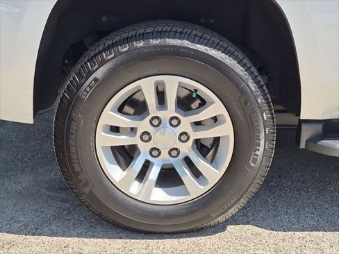 Used 2017 Chevrolet Tahoe LT RWD image 9