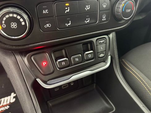 Used 2020 GMC Terrain SLE image 18