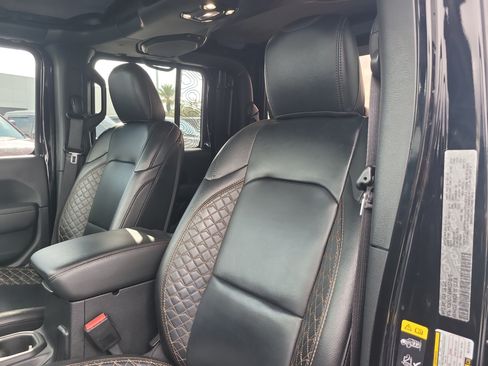 Used 2021 Jeep Gladiator Overland AWD/4WD image 18