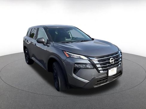 Used 2025 Nissan Rogue SV AWD/4WD image 3