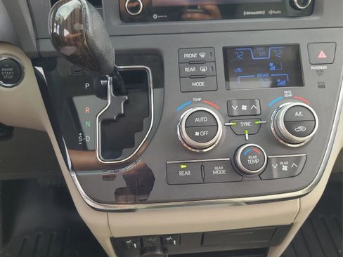 Certified 2018 Toyota Sienna XLE image 19