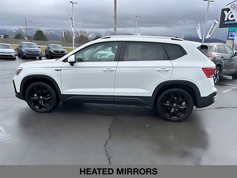 Used 2023 Volkswagen Taos SE w/ Panoramic Sunroof Package image 6