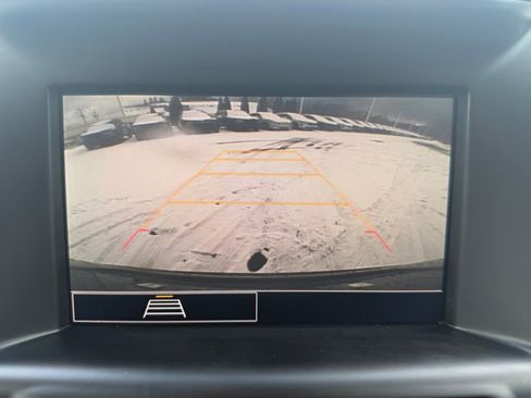 Used 2024 GMC Terrain SLE image 25