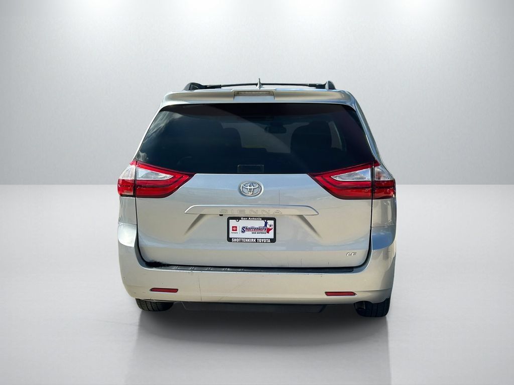 Used 2019 Toyota Sienna LE w/ LE Preferred Package FWD image 6