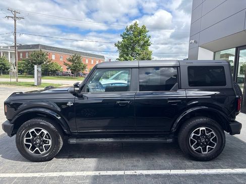 Used 2024 Ford Bronco Outer Banks AWD/4WD image 2