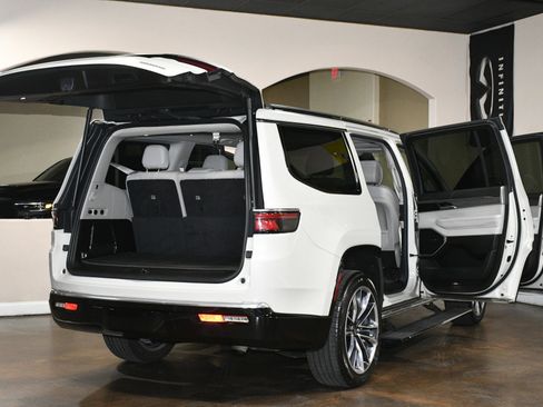 Used 2022 Jeep Wagoneer Series III w/ Premium Group I image 91