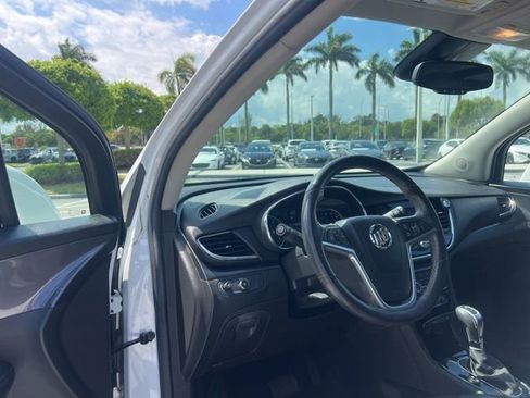 Used 2021 Buick Encore Preferred AWD/4WD image 24