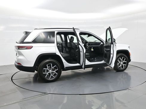 New 2025 Jeep Grand Cherokee Limited image 38