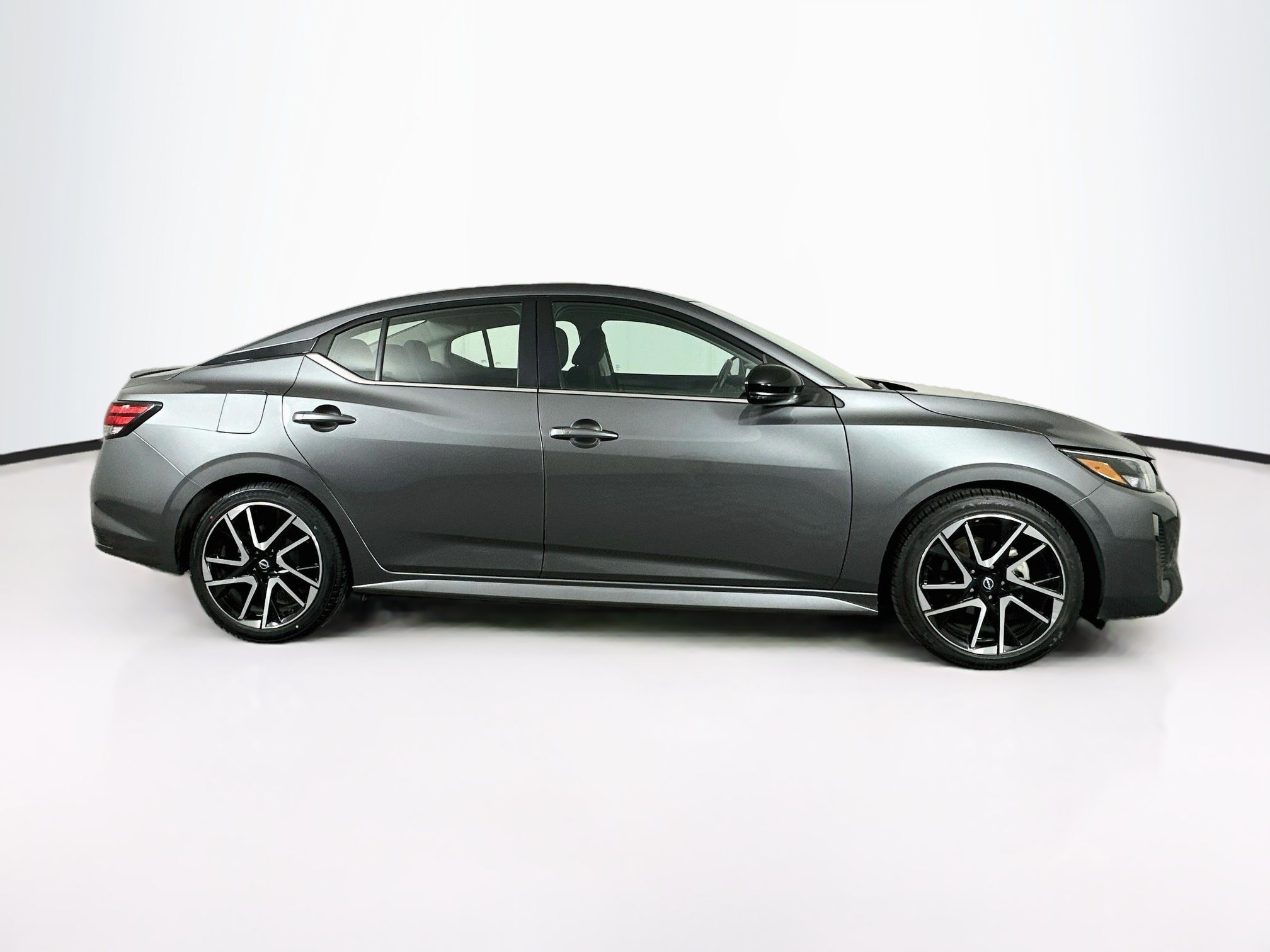 Used 2025 Nissan Sentra SR FWD image 10