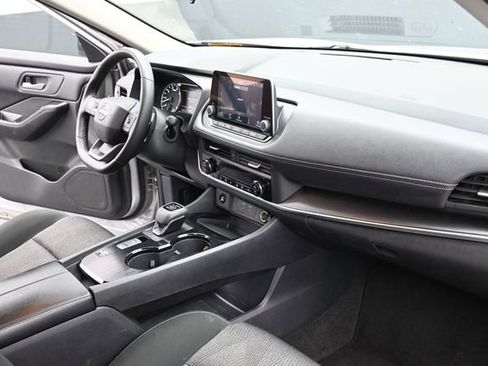 Used 2025 Nissan Rogue SV FWD image 31