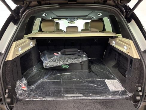 New 2025 Land Rover Range Rover SE image 40