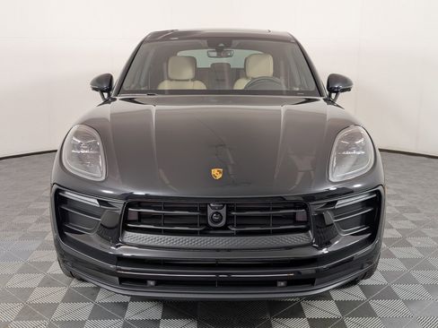 Certified 2026 Porsche Macan AWD/4WD image 7