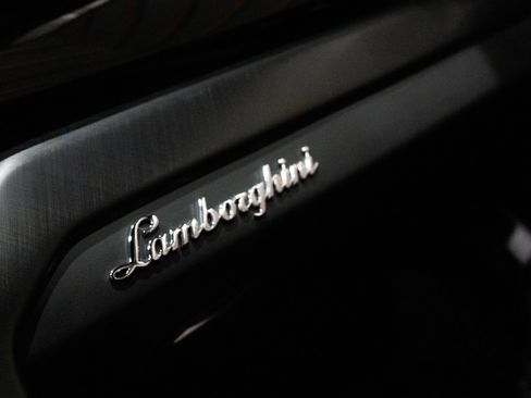 Used 2021 Lamborghini Urus AWD/4WD image 48