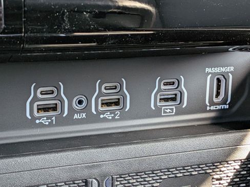 New 2026 RAM 1500 Laramie AWD/4WD image 14