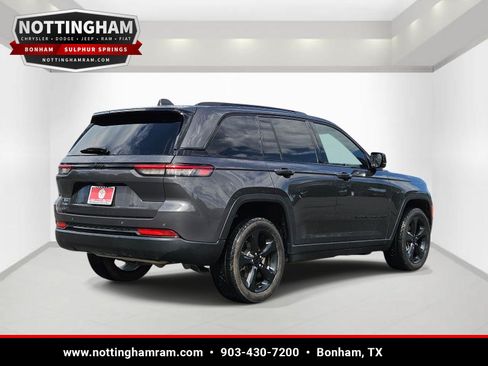 Used 2023 Jeep Grand Cherokee Altitude AWD/4WD image 4