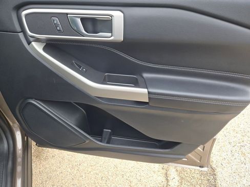 Used 2021 Ford Explorer XLT w/ Equipment Group 202A image 7