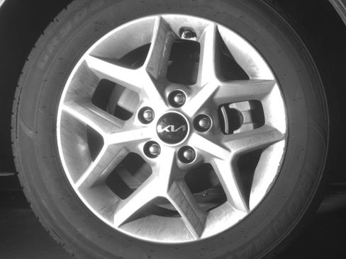 Used 2025 Kia Soul LX w/ LX Technology Package FWD image 25