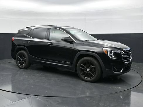 Used 2023 GMC Terrain SLT w/ Infotainment Package II AWD/4WD image 3