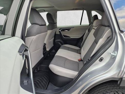Used 2021 Toyota RAV4 XLE w/ Convenience Package AWD/4WD image 19
