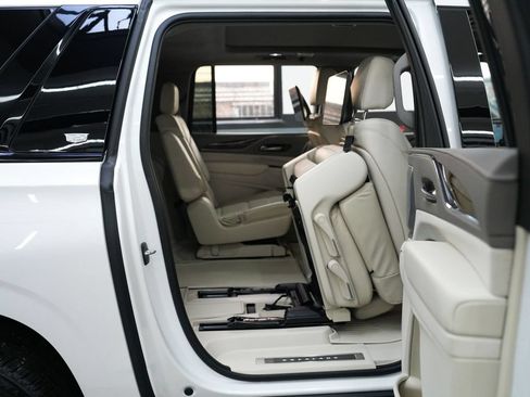 Used 2024 Cadillac Escalade ESV Sport Platinum w/ LPO, ONYX Package AWD/4WD image 36