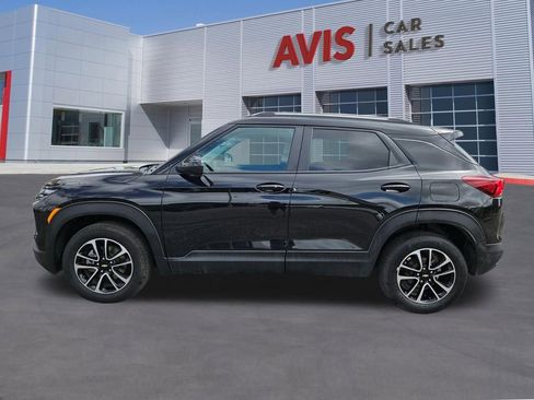Used 2025 Chevrolet TrailBlazer LT AWD/4WD image 2