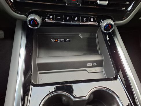 New 2026 Chevrolet Suburban LT w/ Comfort Package image 18