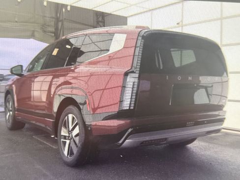 Used 2026 Hyundai Ioniq 9 SEL image 3