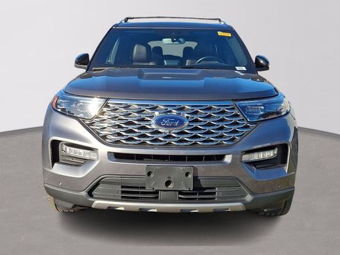 Certified 2022 Ford Explorer Platinum w/ Equipment Group 601A image 2