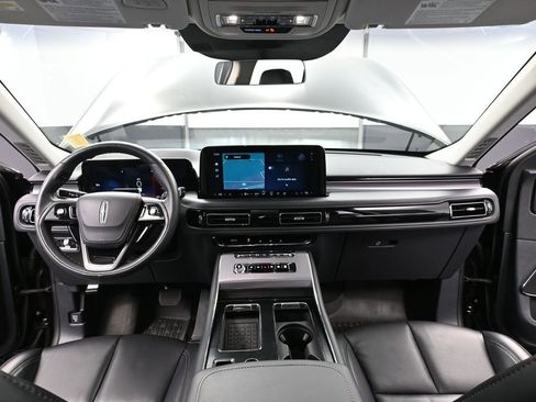 Used 2025 Lincoln Aviator AWD image 26
