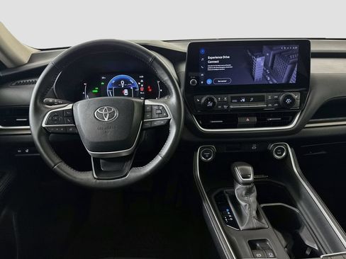 Used 2024 Toyota Grand Highlander AWD Hybrid image 23