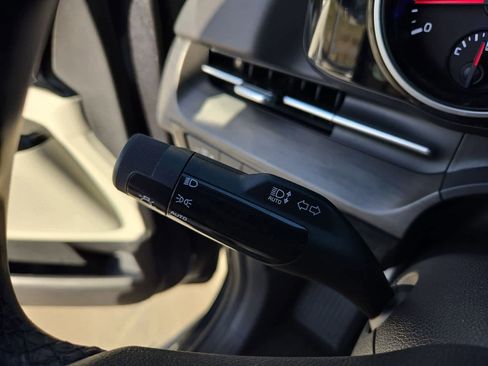 Certified 2023 Kia Carnival EX image 30