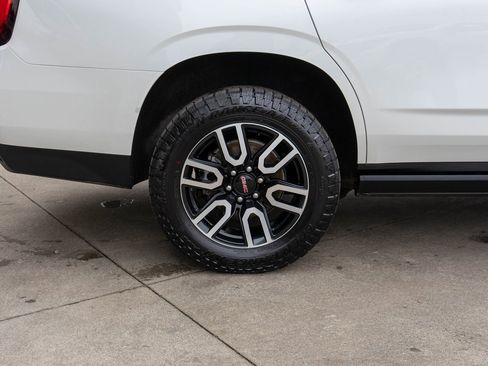 Used 2023 GMC Yukon AT4 w/ AT4 Premium Package image 40