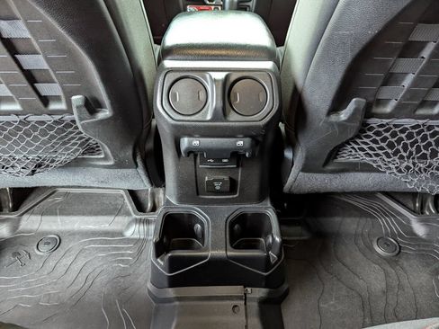 Used 2020 Jeep Gladiator Rubicon w/ Dual Top Group AWD/4WD image 39