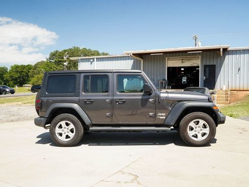 Used 2018 Jeep Wrangler Unlimited Sport S AWD/4WD image 3