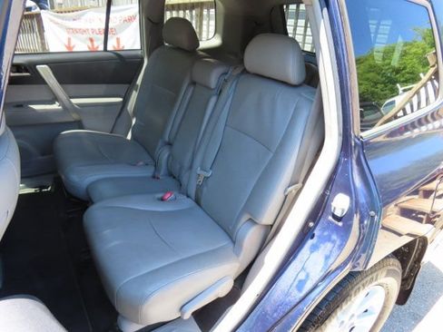 Used 2012 Toyota Highlander SE w/ Tow Pkg AWD/4WD image 16