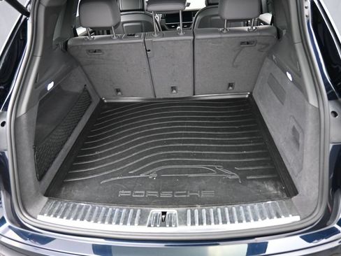 Certified 2023 Porsche Cayenne AWD/4WD image 31