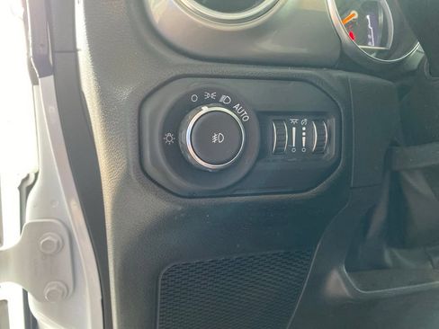Used 2022 Jeep Wrangler Unlimited Sahara w/ Cold Weather Group AWD/4WD image 16
