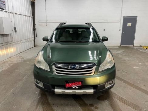 Used 2010 Subaru Outback 3.6R Limited image 2