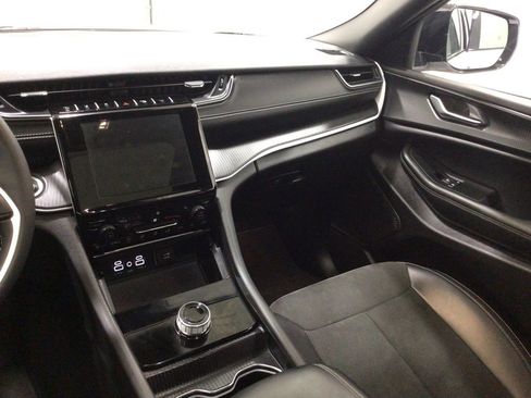 Used 2024 Jeep Grand Cherokee Altitude image 33
