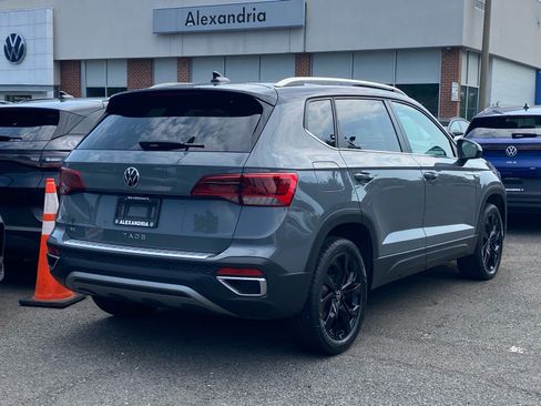 Certified 2023 Volkswagen Taos SE w/ Panoramic Sunroof Package FWD image 3